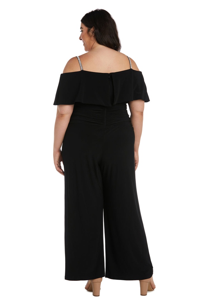 Traje de pantalón con detalles de pedrería