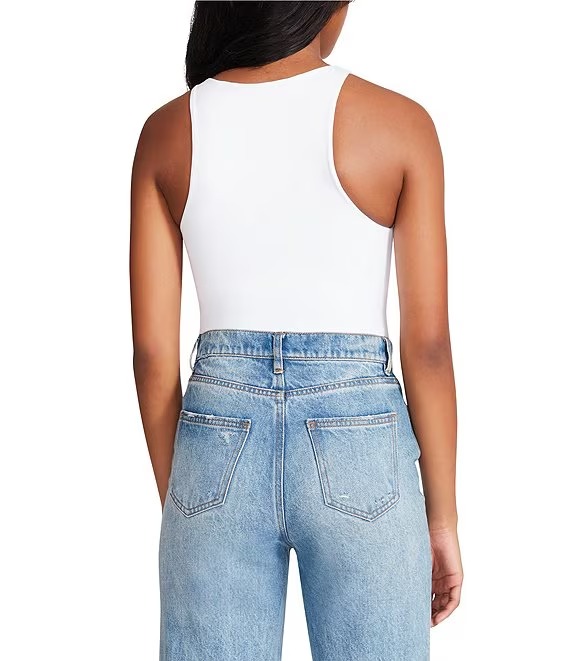 Blusa floral con mangas en capas