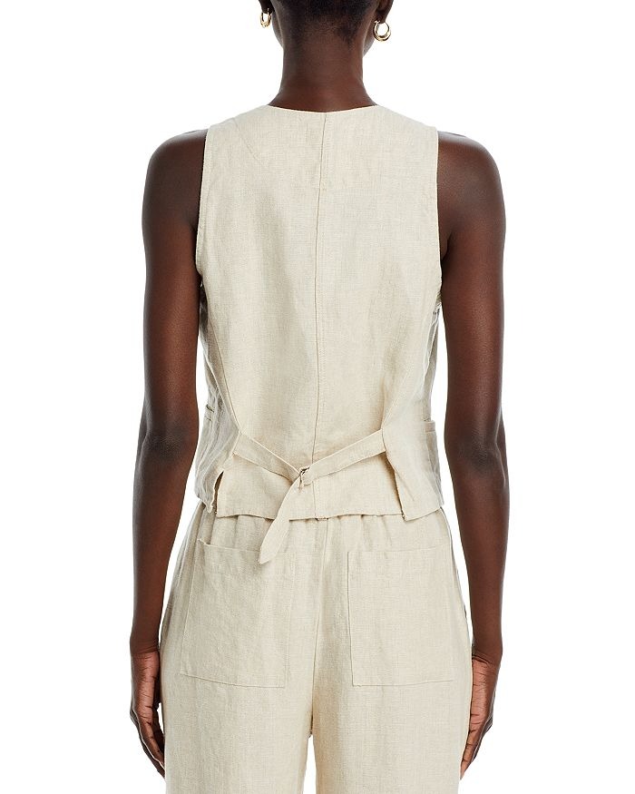 Blusa tipo chaleco con espalda ceñida