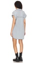 Vestido con mangas enrolladas
