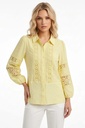 Blusa con detalles de encaje de ganchillo