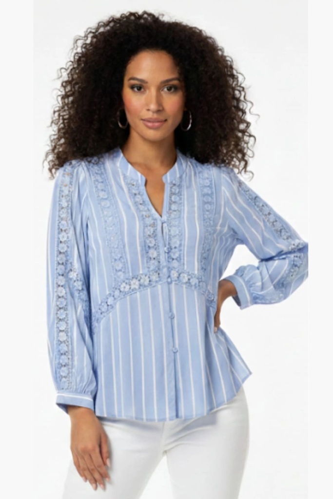 Blusa con detalles de encaje de ganchillo