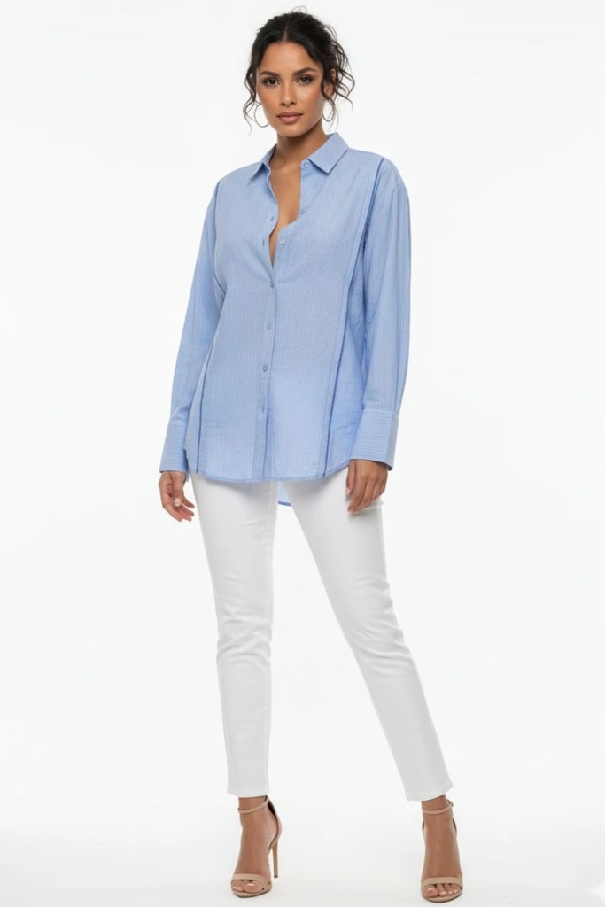 Blusa con líneas y botones de perlas