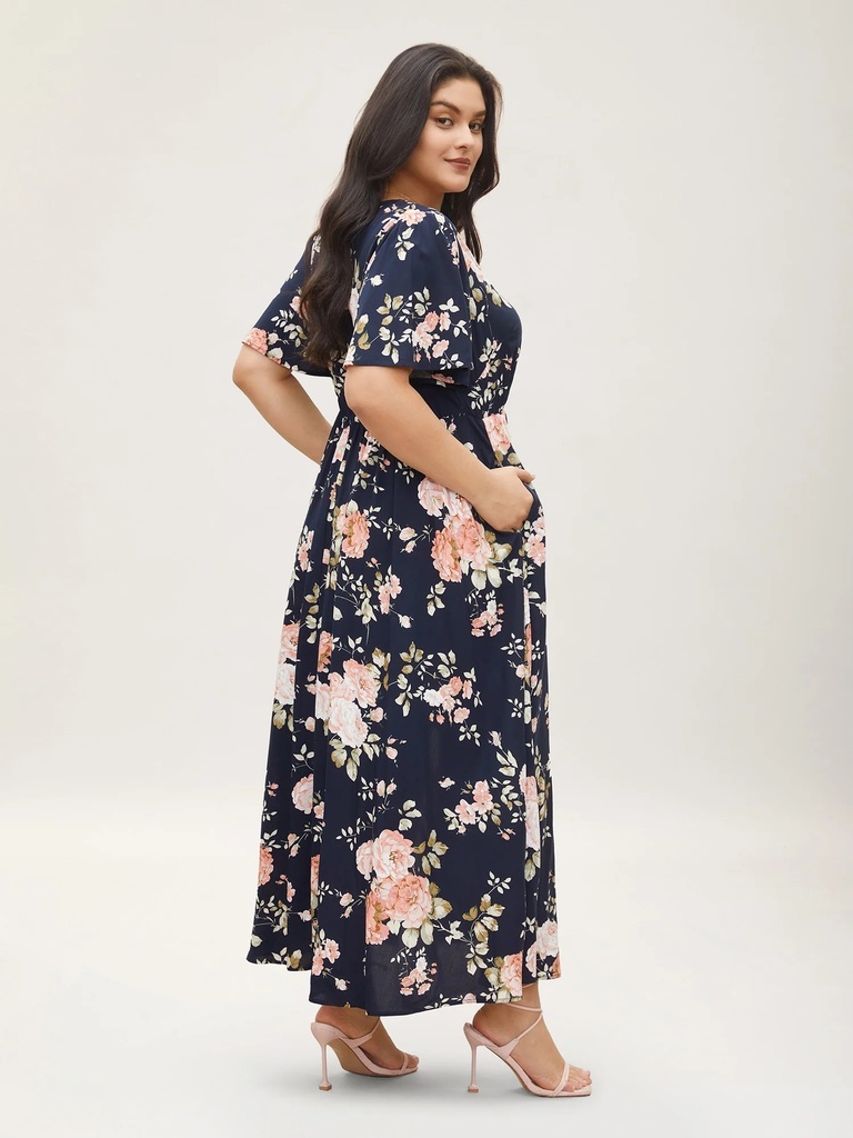 Vestido floreado con escote cruzado