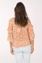Blusa con mangas acampanadas