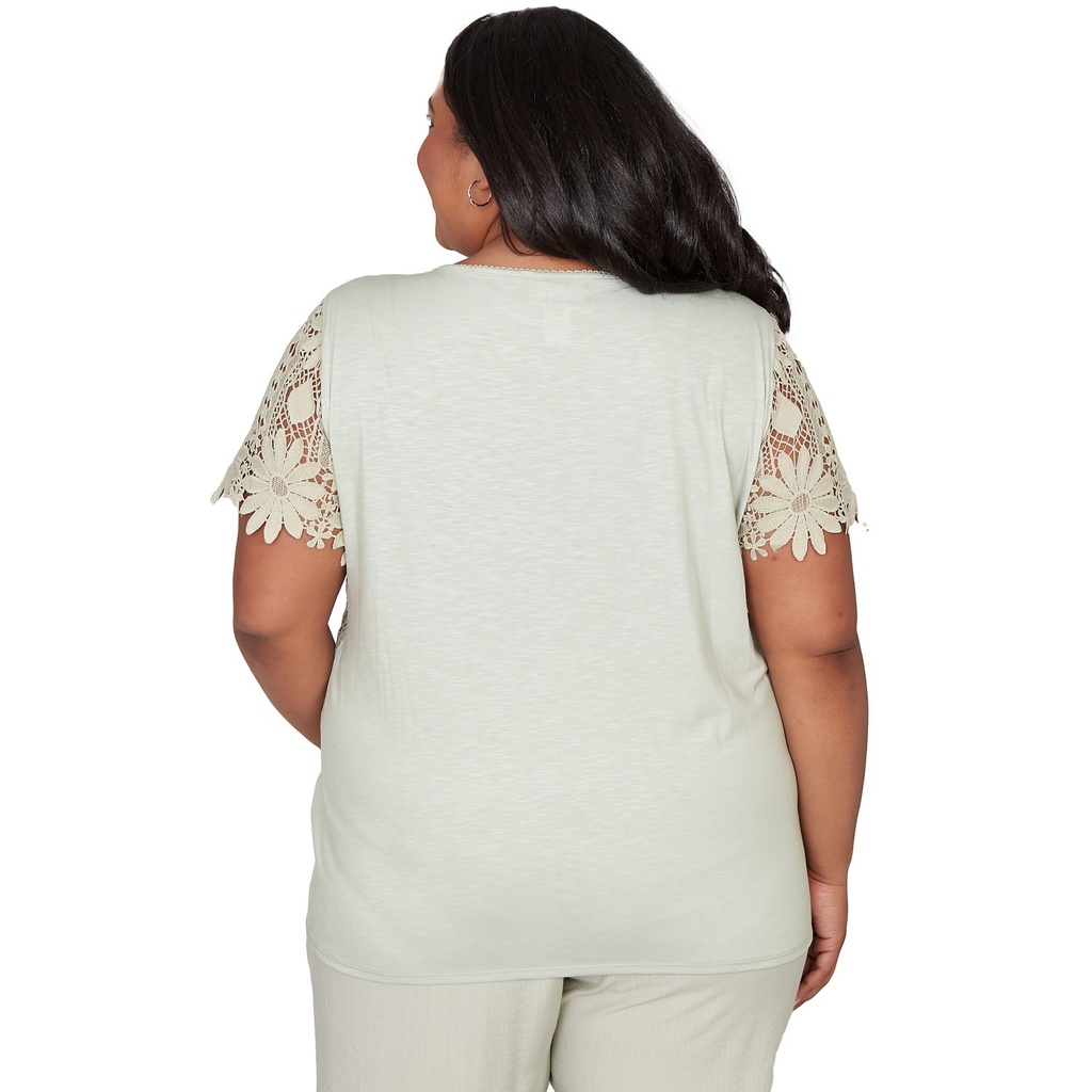 Blusa con encaje floral