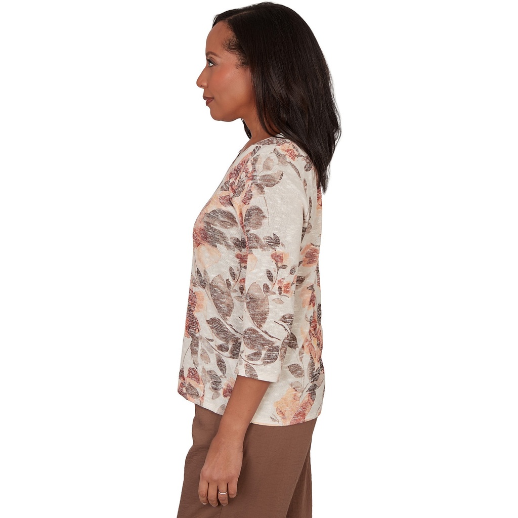 Blusa con cuello adornado