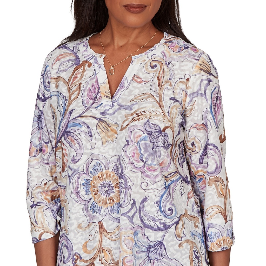 Blusa floral con escote en V