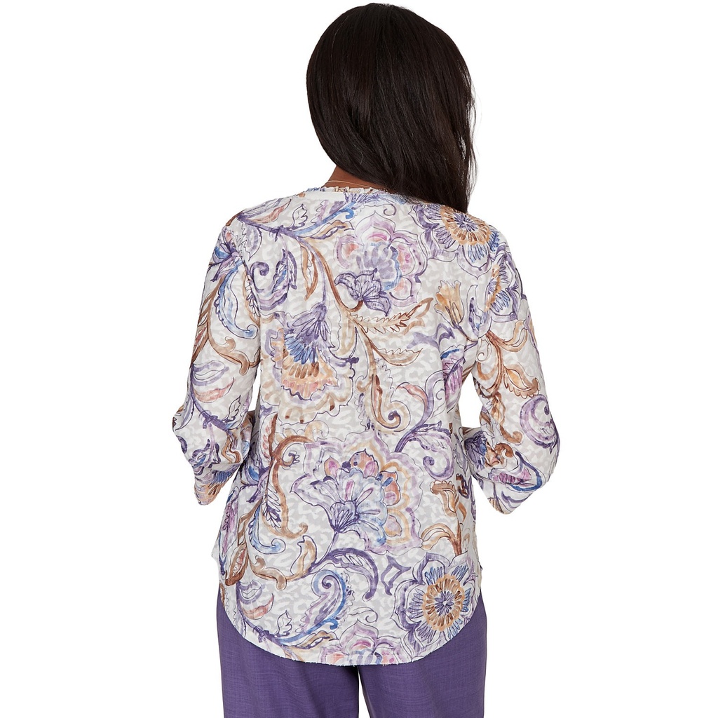 Blusa floral con escote en V