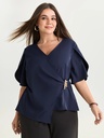 Blusa con adorno en la cintura