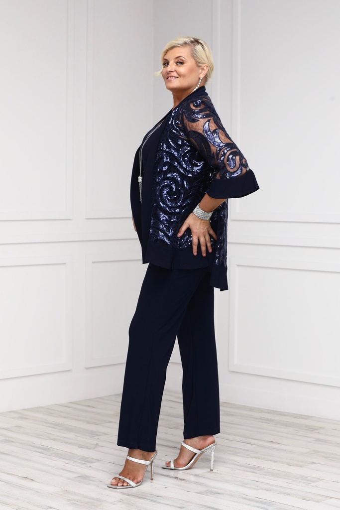 Traje de 3 piezas con chaqueta y collar