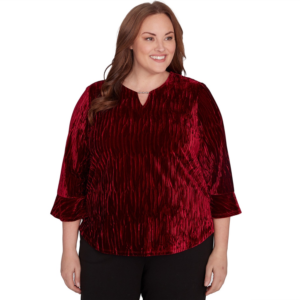 Blusa de terciopelo arrugado y cuentas