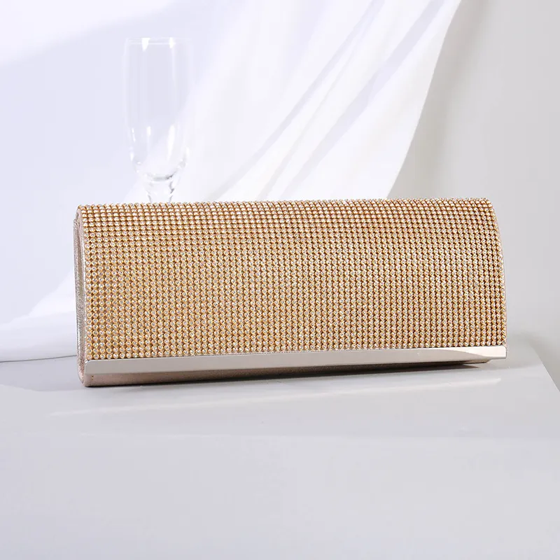 Clutch de fiesta con diamantes