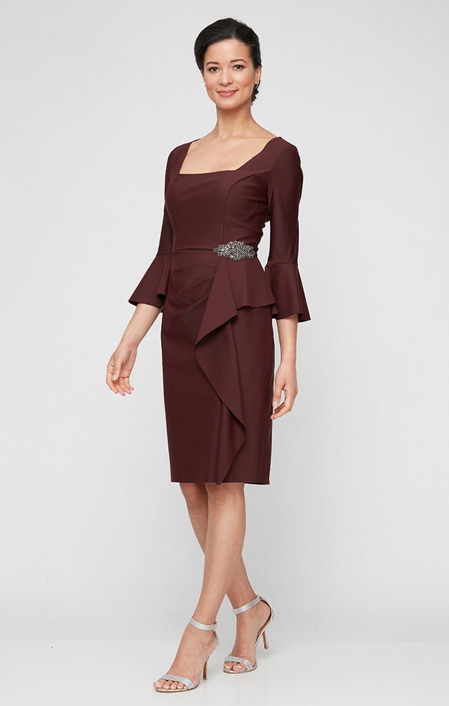 Vestido drapeado con escote cuadrado