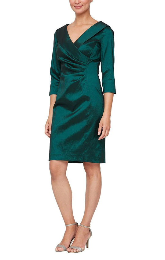 Vestido de cóctel con escote en V