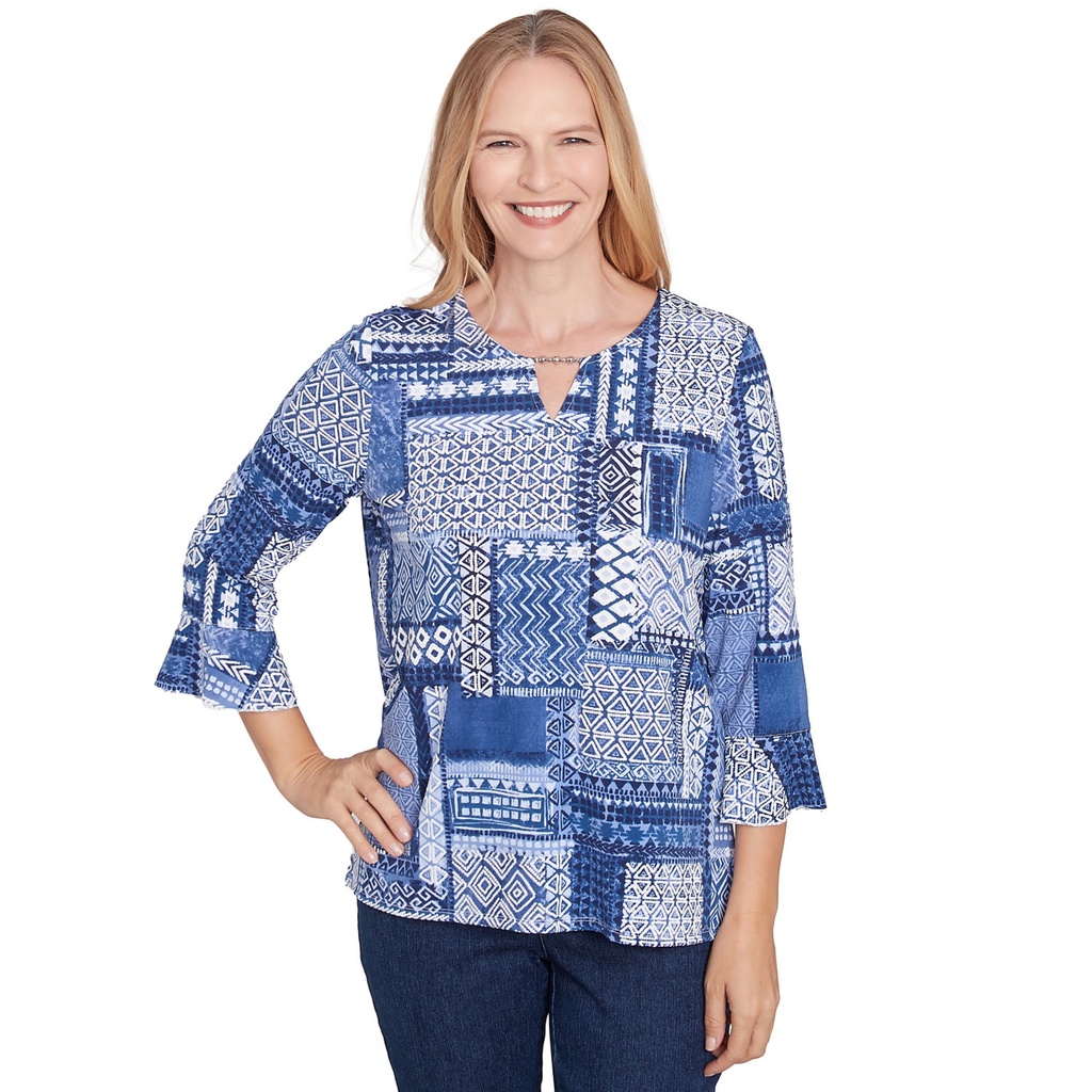 Blusa con cuentas y parches