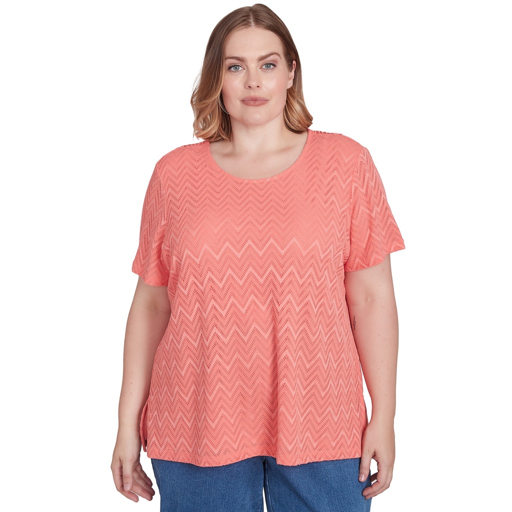 Blusa de encaje y chevron coral