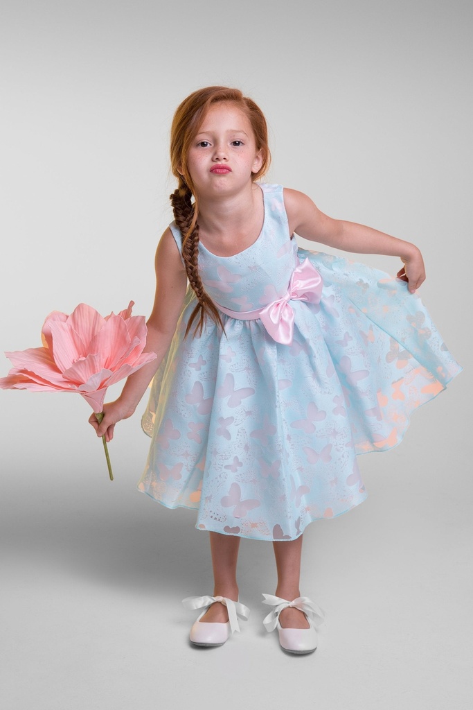 Vestido con desgaste de mariposas