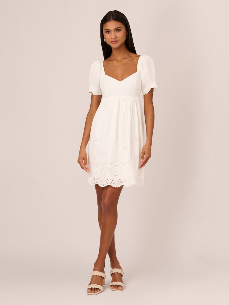 Vestido de algodón con ojales