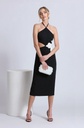 Vestido con cuello halter y apliques