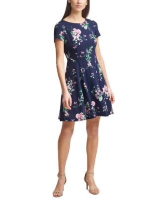 Vestido acampanado con estampado floral