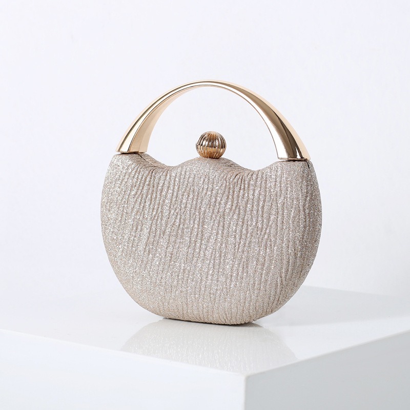 Bolso con cierre de borla