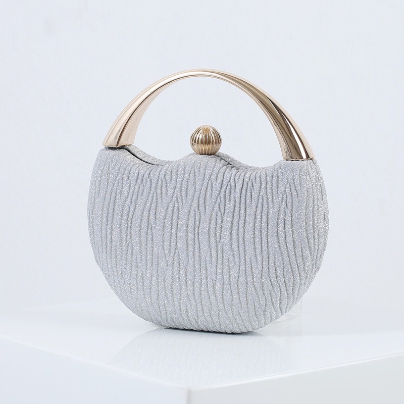 Bolso con cierre de borla