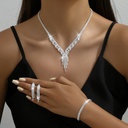 Juego de collar con aretes y pulsera