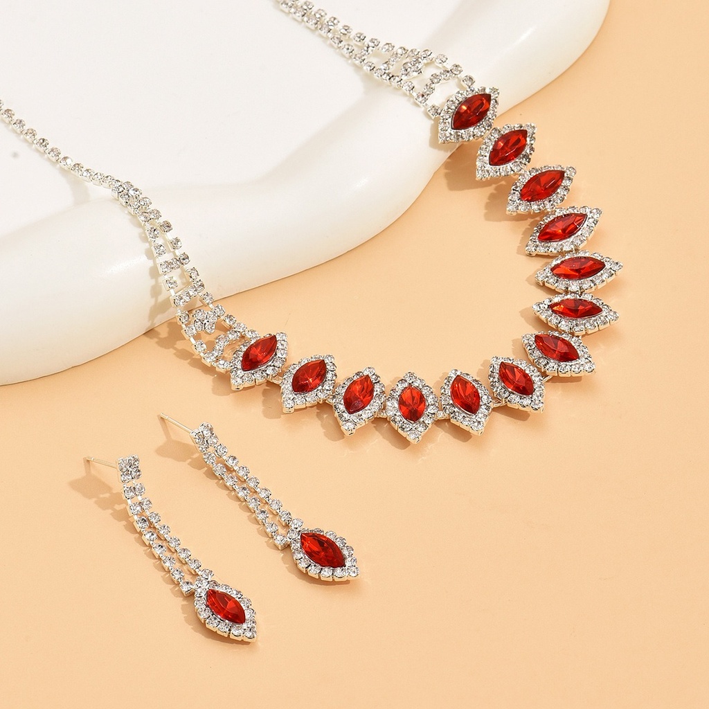 Juego de collar con aretes de diamantes