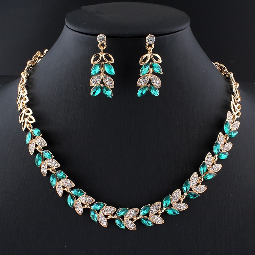 Juego de collar con aretes de diamantes