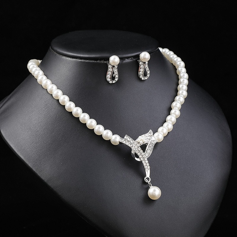 Juego de collar con aretes de perlas