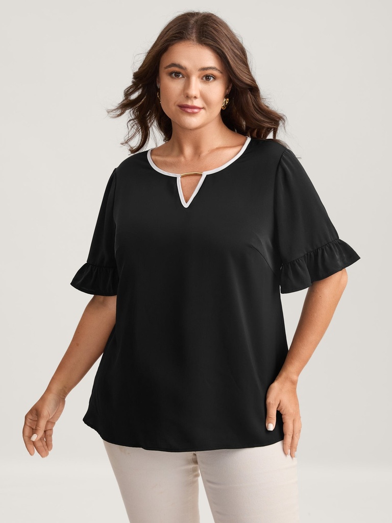 Blusa lisa con cuello en V con abertura