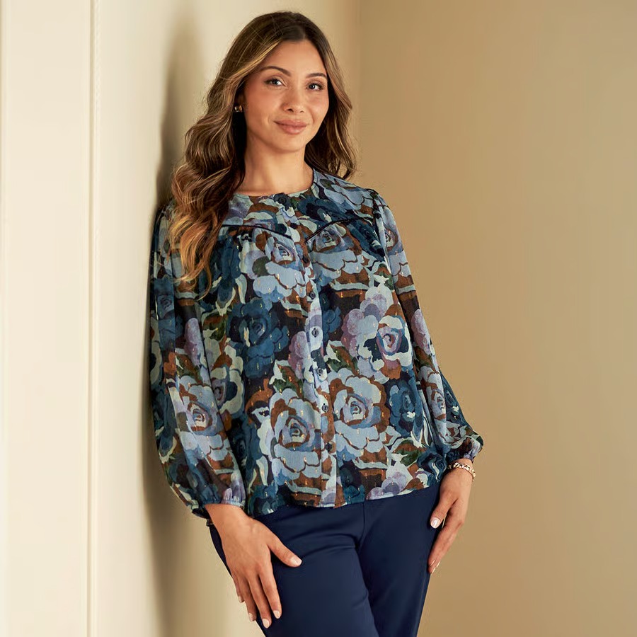 Blusa estampada con botones y manga larga