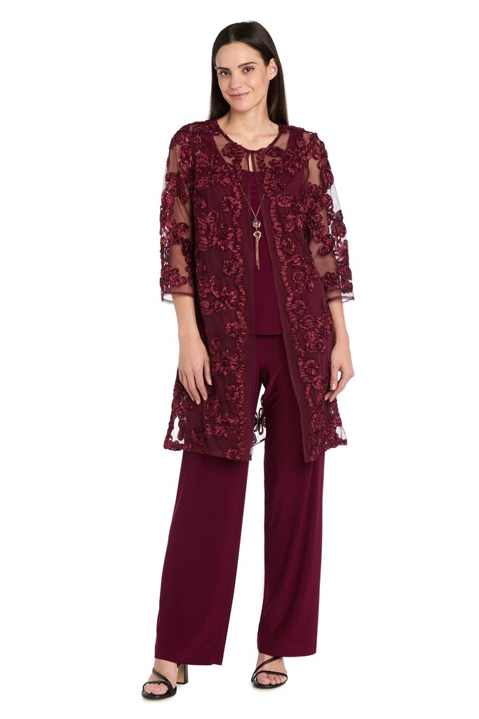 Traje pantalón con delicados bordados florales (copia)