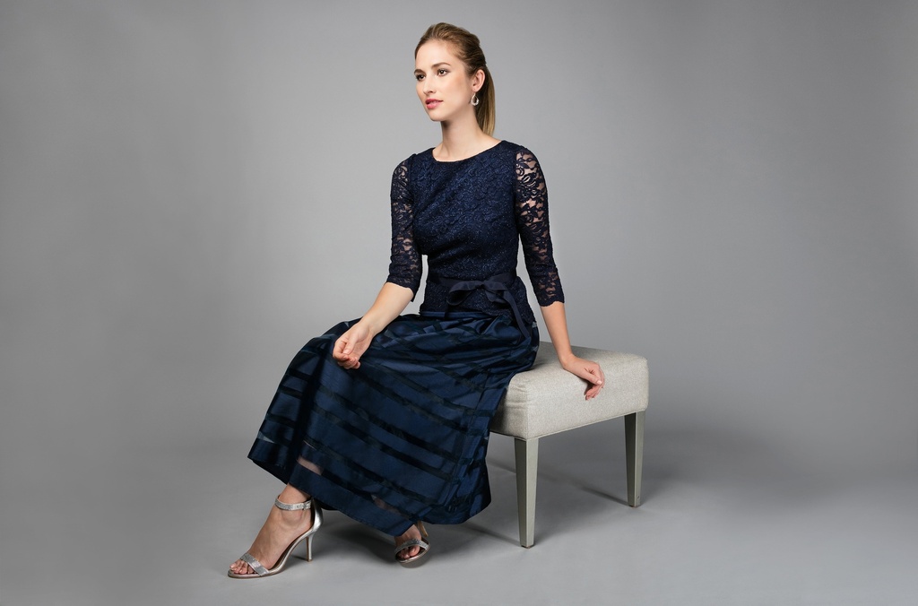 Vestido midi con corpiño de encaje