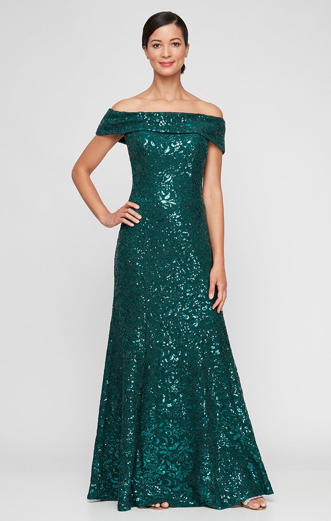 Vestido de encaje con hombros descubiertos