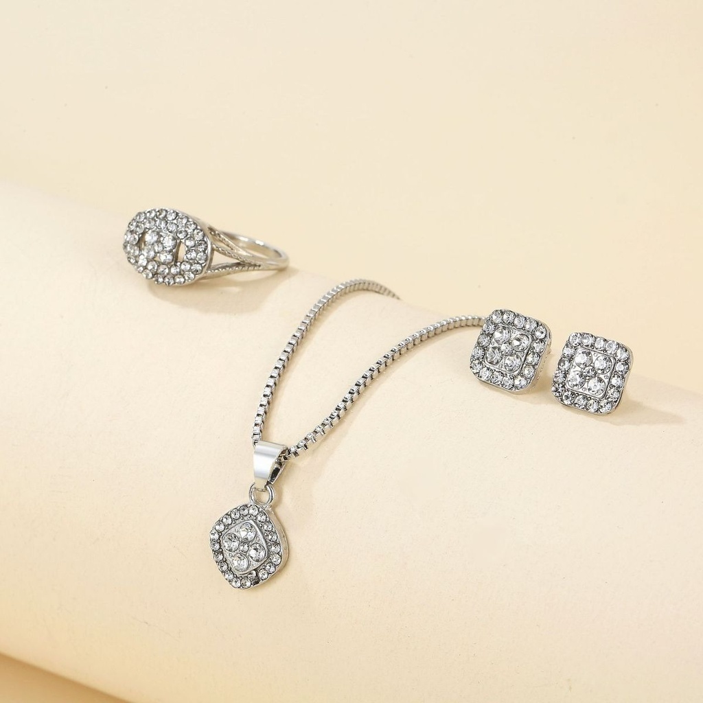 Juego de collar con aretes largos (copia)