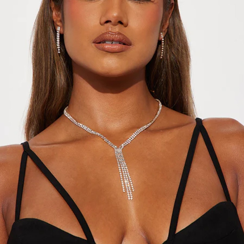 Juego de collar con aretes de diamantes