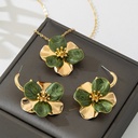 Juego de collar con aretes florales