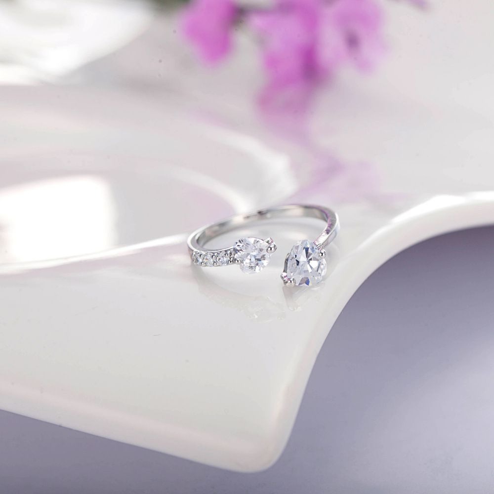 Anillo ajustable con diamantes corazón (copia)