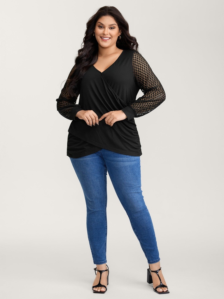 Blusa traslapada con mangas de encaje
