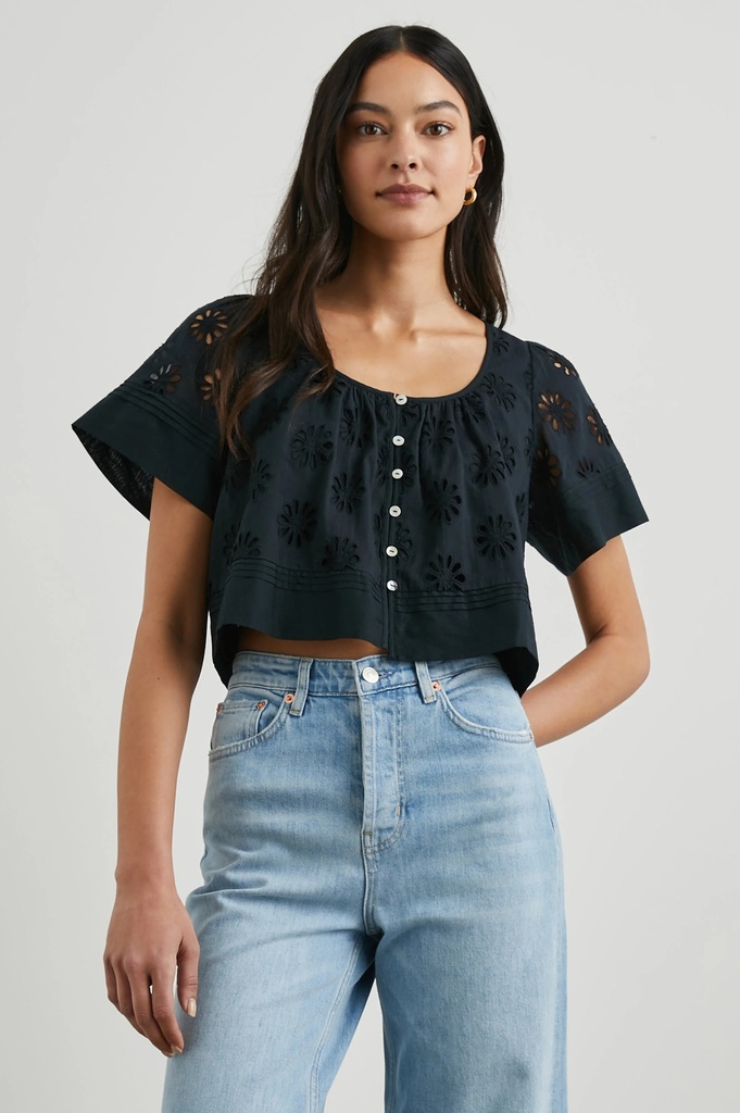 Blusa crop con ojales Bambina