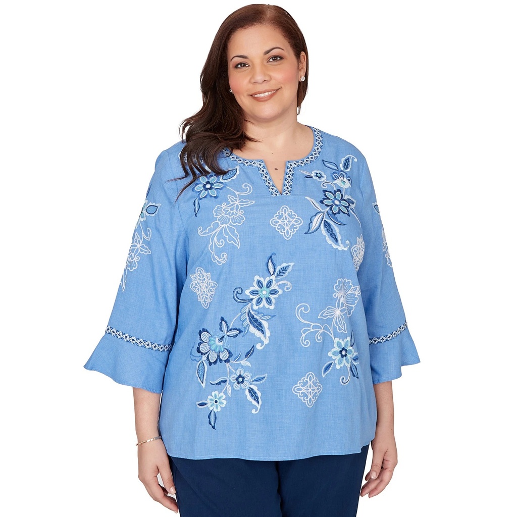 Blusa con bordado y textura floral