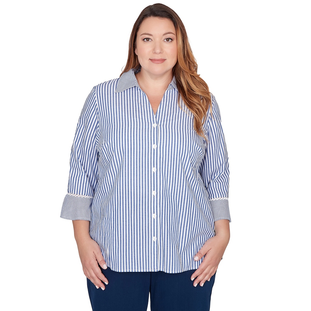 Blusa con estampado floral y mariposas. (copia)