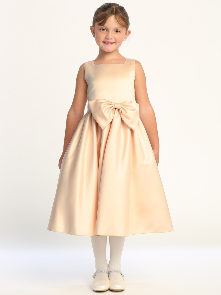 Vestido con escote cuadrado