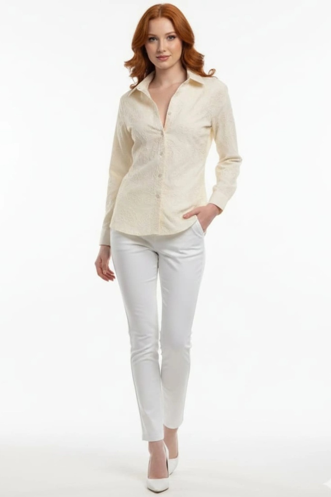 Blusa camisera con bordado floral