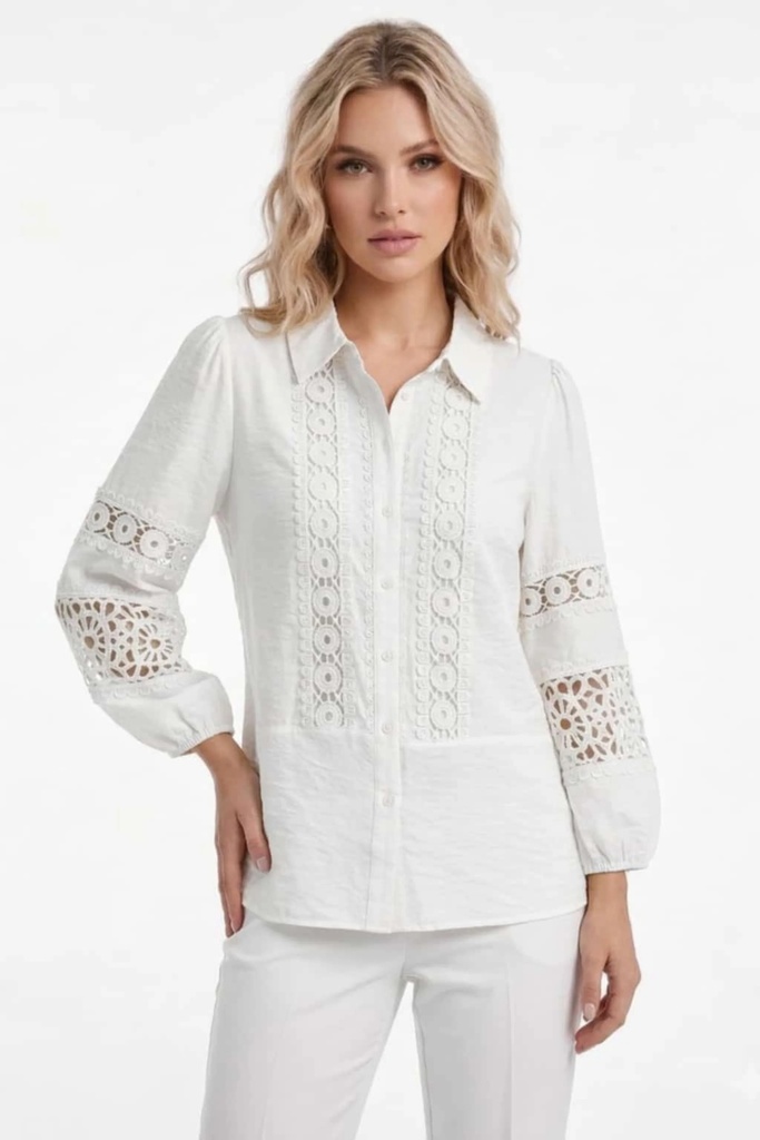 Blusa abotonada con bordado floral 3D (copia)