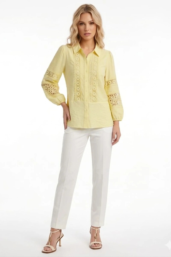 Blusa con detalles de encaje de ganchillo