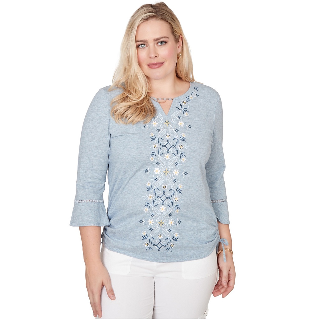 Blusa con bordado de pergamino