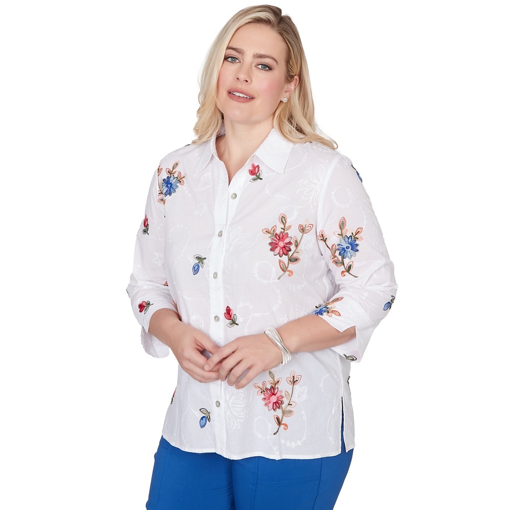 Blusa con bordados florales